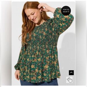 Torrid 6 green Crinkle Gauze Smocked blouse top